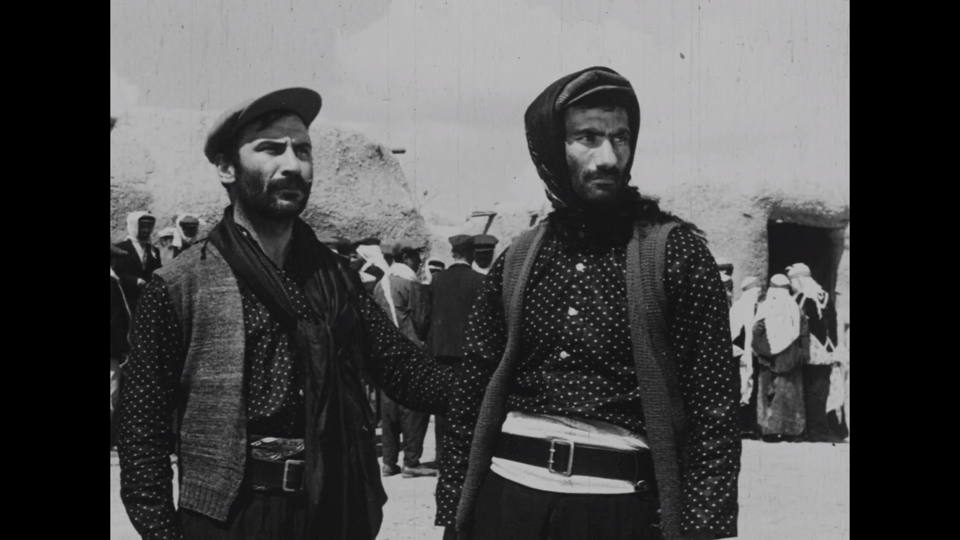 Yilmaz Güney and villager in Lütfi Akad's Law of the Border